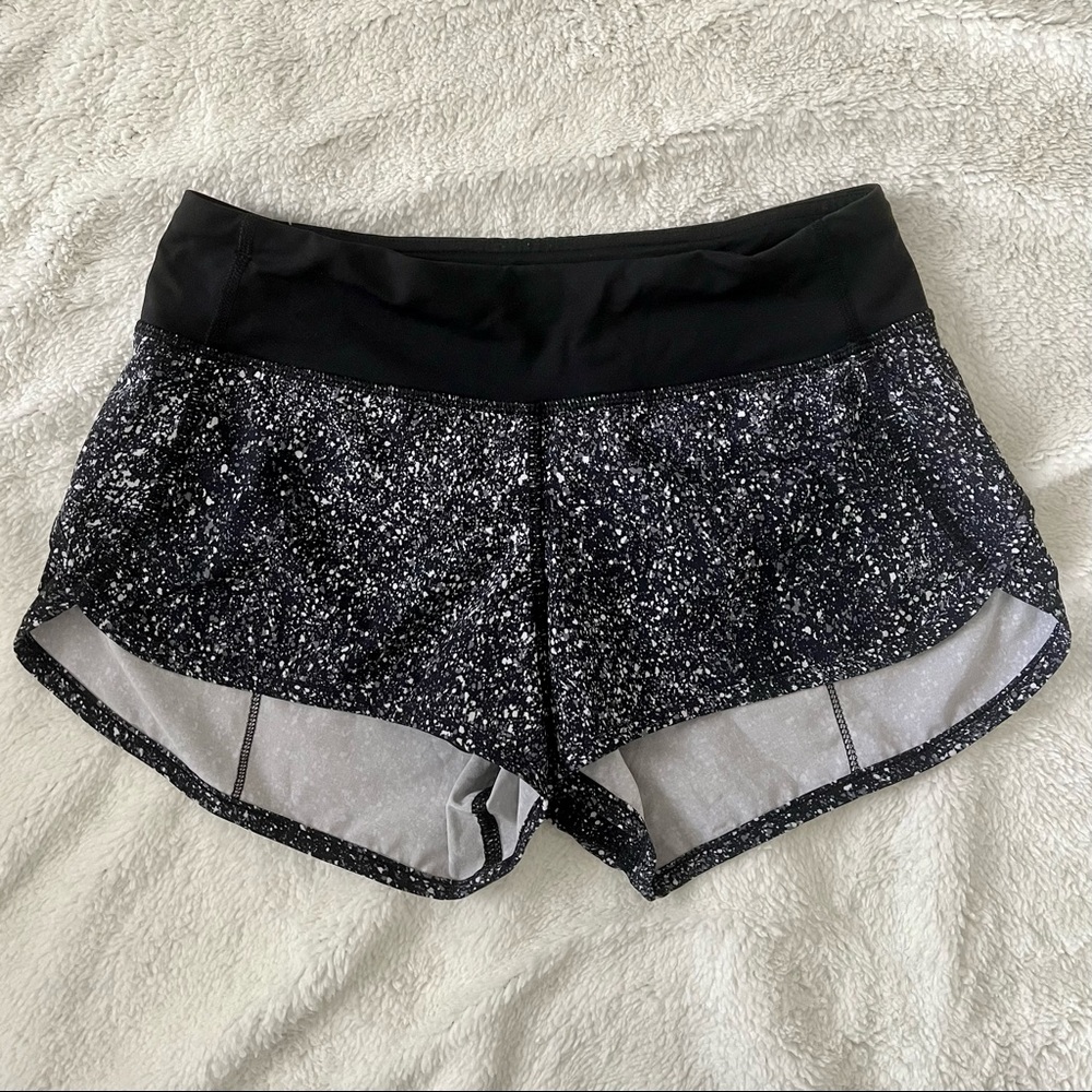 Lululemon Speed Short 2.5” (Size 2) - mini splatter white black/black